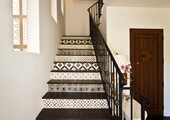 Керамическая плитка для лестницы (60+ фото): виды, варианты укладки и советы экспертов