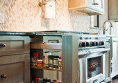 Выдвижные корзины и карго для кухни (80+ фото): механизмы, лучшие недорогие модели и цены
