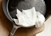 Верная помощница для каждой хозяйки: выбираем лучшую чугунную сковороду-гриль с крышкой