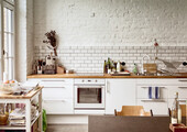 Белая кухня с деревянной столешницей: 70 лучших реализаций в стиле контемпорари, кантри и минимализм
