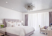 Бело-фиолетовая спальня: советы дизайнеров по гармоничному сочетанию оттенков