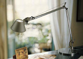 Настольная лампа для рабочего стола (55 фото): стильная и функциональная деталь интерьера